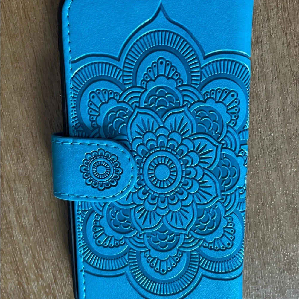 Magnetic close Leather IPhone wallet fits iPhone 7 or 8 in Turquoise color.